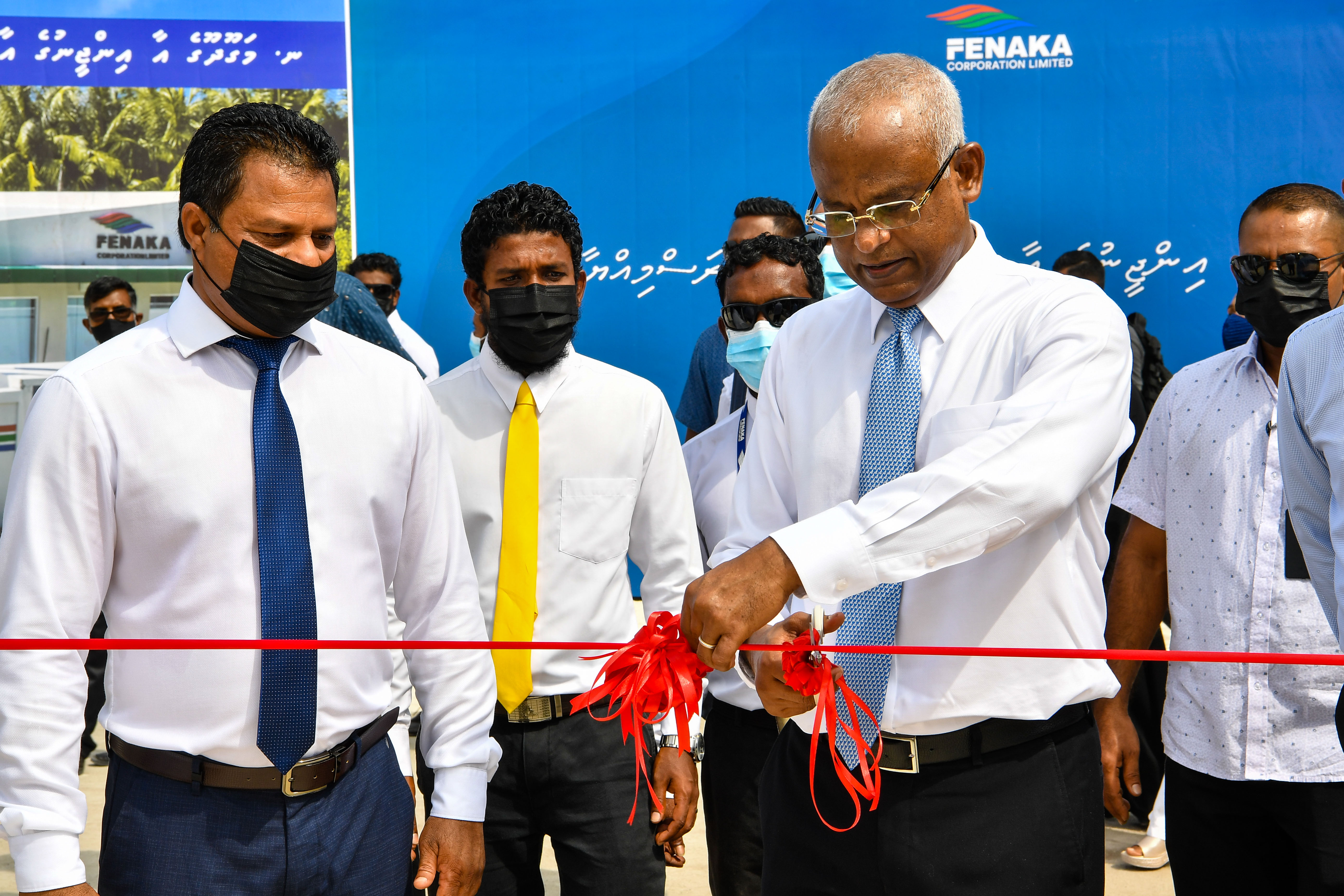 Fenaka Corporation's Managing Director Ahmed Saeed with President Ibrahim Mohamed Solih.