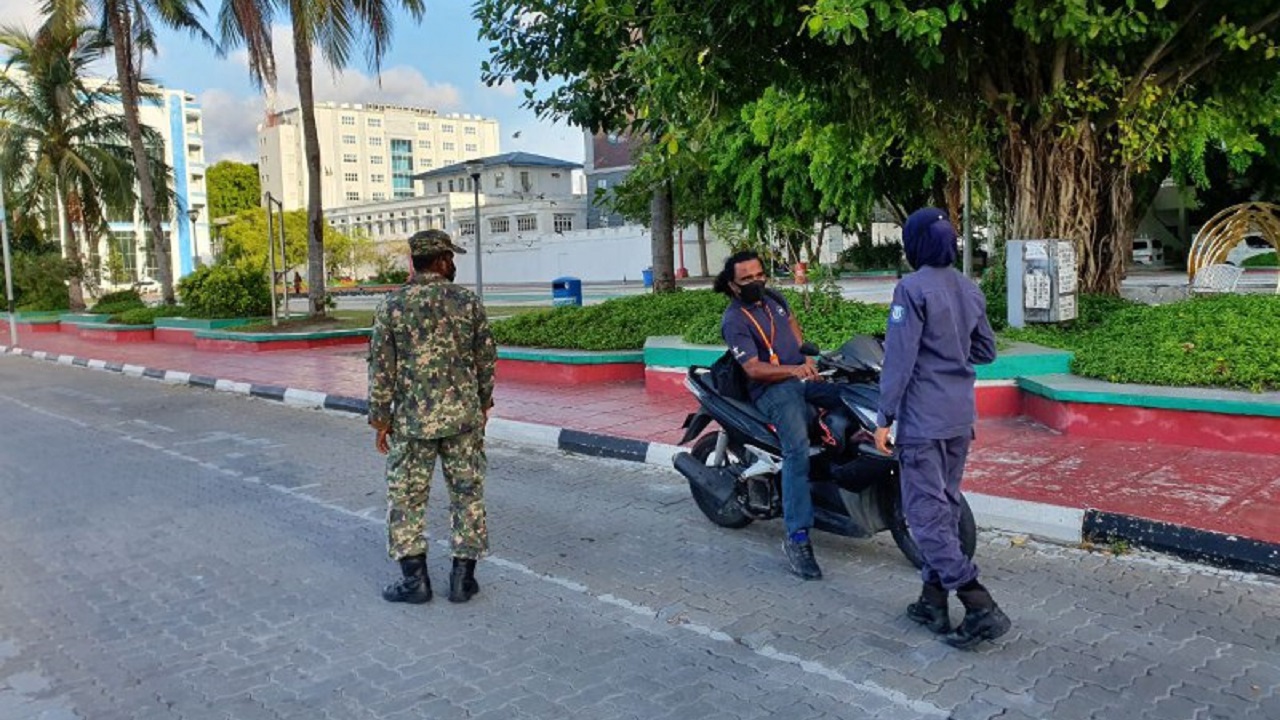 މާލޭގެ މަގުމަތީގައި ފުލުހުން ޙަރަކާތްތެރިވަނީ | ރަސް ފޮޓޯ - ޝާހް