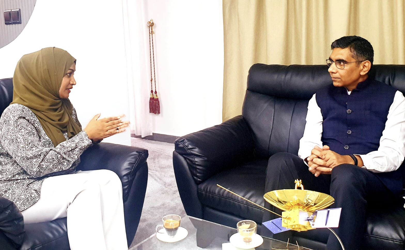 މިނިސްޓަރ ނަހުލާ، އިންޑިއާ ސަފީރާއި ބައްދަލުކުރައްވައިފި