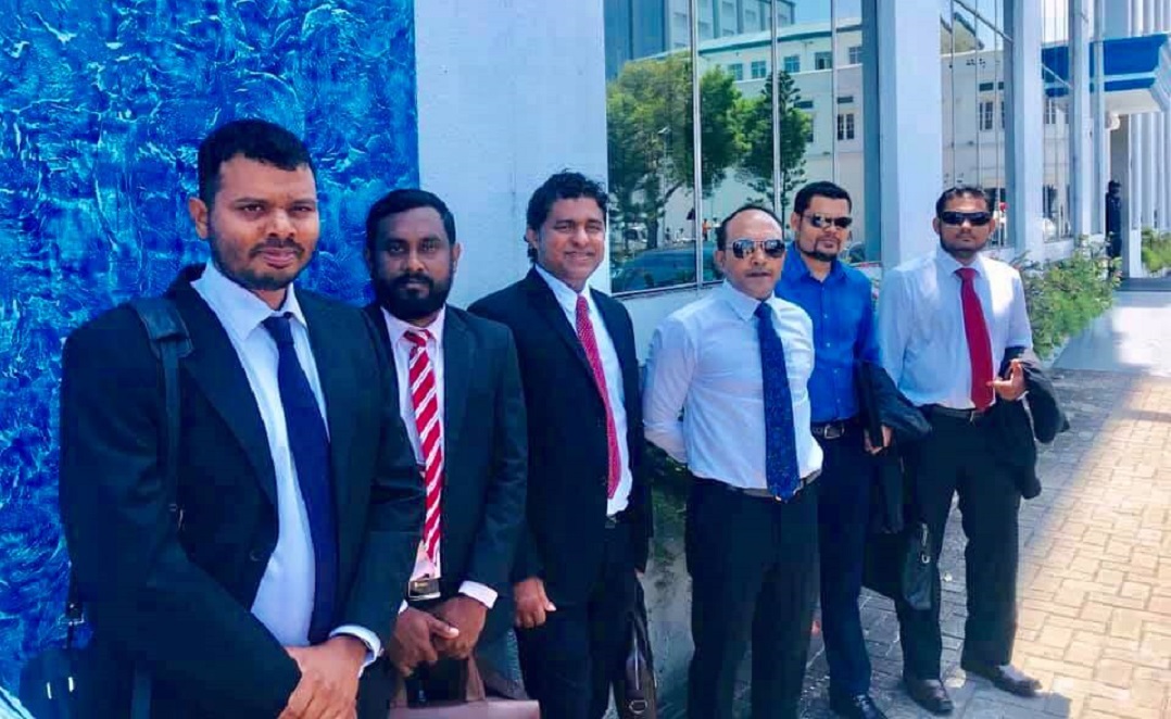 ރައީސް ޔާމީންގެ ވަކީލުންގެ ޓީމް. ލޯޔަރު އާސިފް (ވާތުން ތިންވަނަ އަށް)