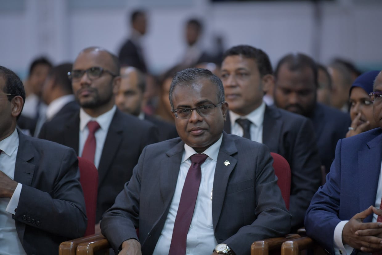 ރައްޔިތުންގެ ބައްދަލުވުން ބާއްވައިގެން ރައީސް މުޢިއްޒު ކުޅެނީ ސިޔާސީ ޑްރާމާ: ކުރީގެ އުއްތަމަ ފަނޑިޔާރު ދީދީ