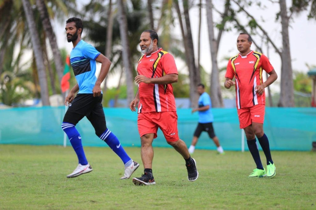 ކަކޫ ފެންނަ ސޯޓެއް ތުރުކުރަށްވައިގެން ވަޒީރު އިމްރާން ނުކުންނެވުމުން ޑރ. އިޔާޒް ފާޑުވިދާޅުވެއްޖެ