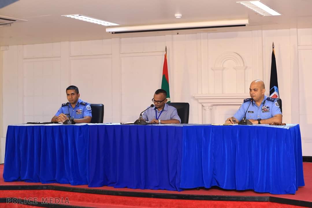 ޢިސްކަންދަރުކޮށީގައި މިރޭ ބޭއްވި ޕްރެސް ކޮންފަރެންސްގައި ޑެޕިއުޓީ މޭޔަރ ޝަމާއު ޝަރީފާއި އޭސީޕީ ނަވީން