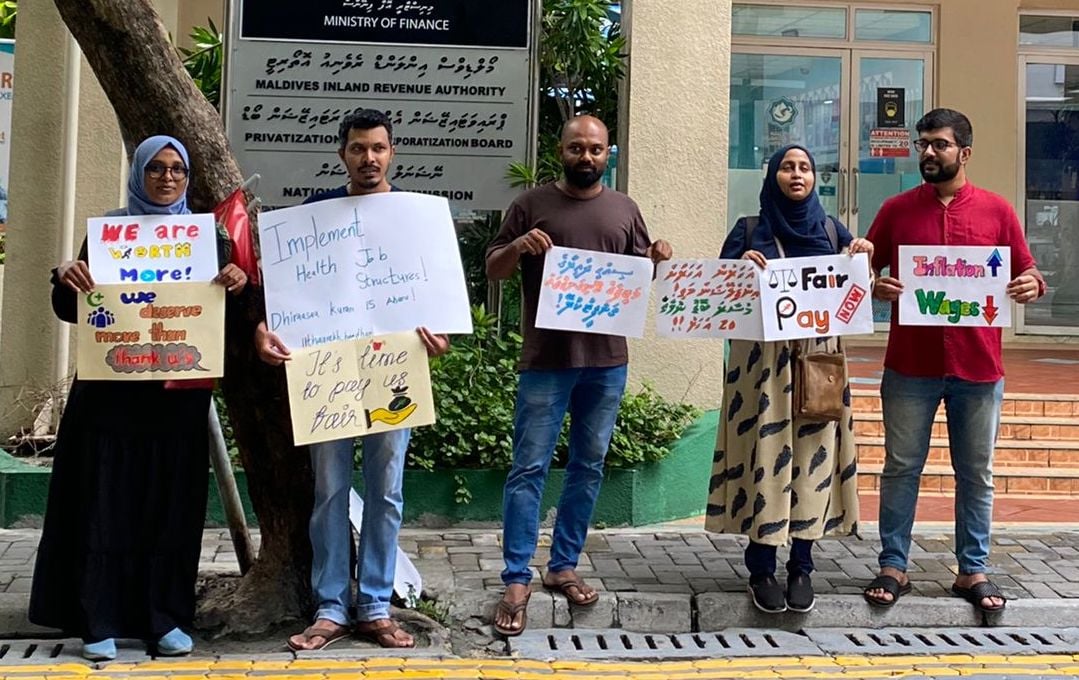 މުސާރަ ބޮޑުކުރާ ތާރީޚު ނުލިބޭތީ ސިއްޙީ ދާއިރާގެ ޔޫނިއަނުން އިޙްތިޖާޖްކޮށްފި