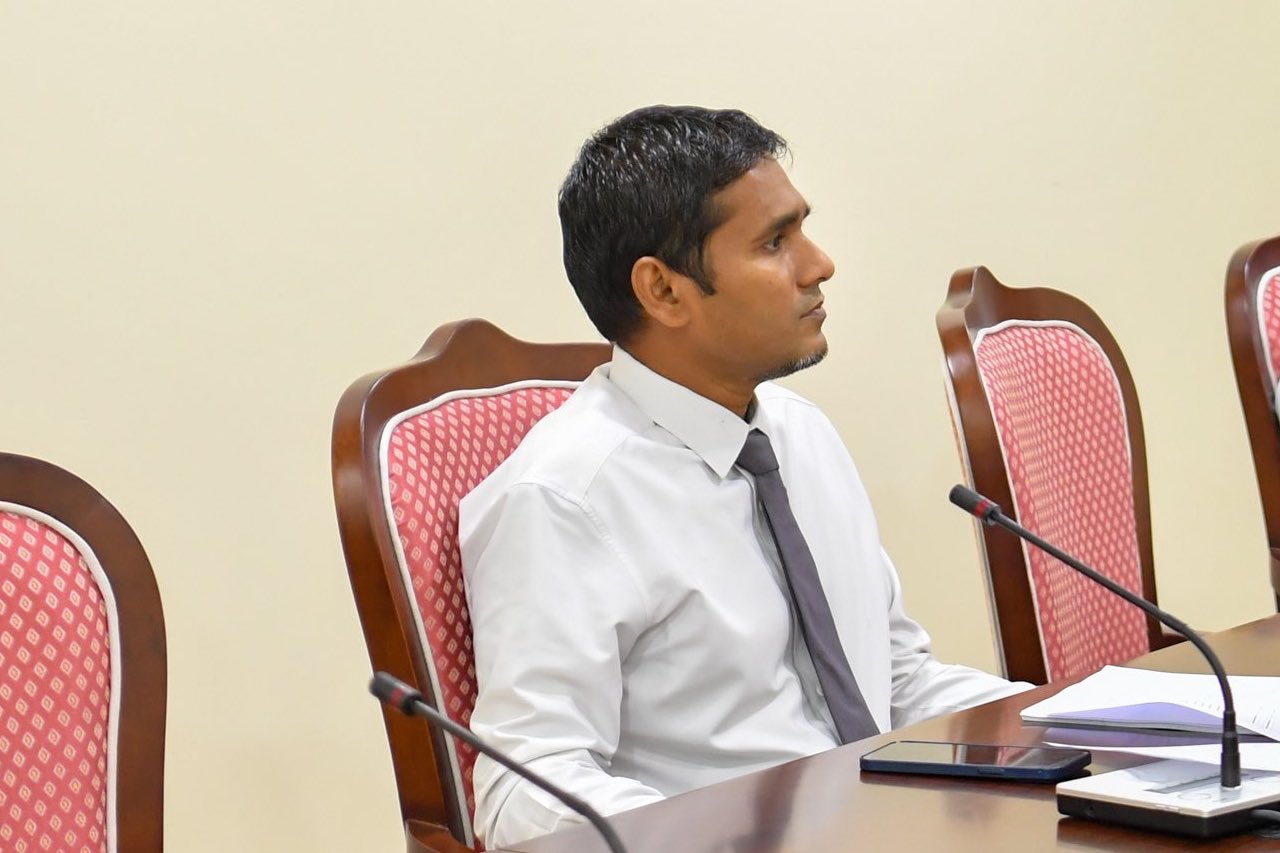 ދަރަނި ރީސްޓްރަކްޗަރ ކުރުމަށް މަޖިލީހަށް ޤަރާރެއް ހުށައަޅައިފި