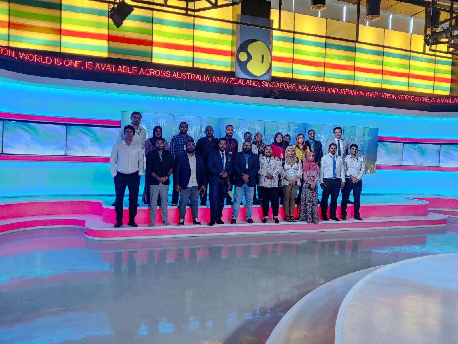 ބައިނަލްއަގުވާމީ ހަބަރުތައް ގެނެސްދޭ ވިއޯން ނޫހުގެ މައިއޮފީހަށް ދިވެހި ނޫސްވެރިން