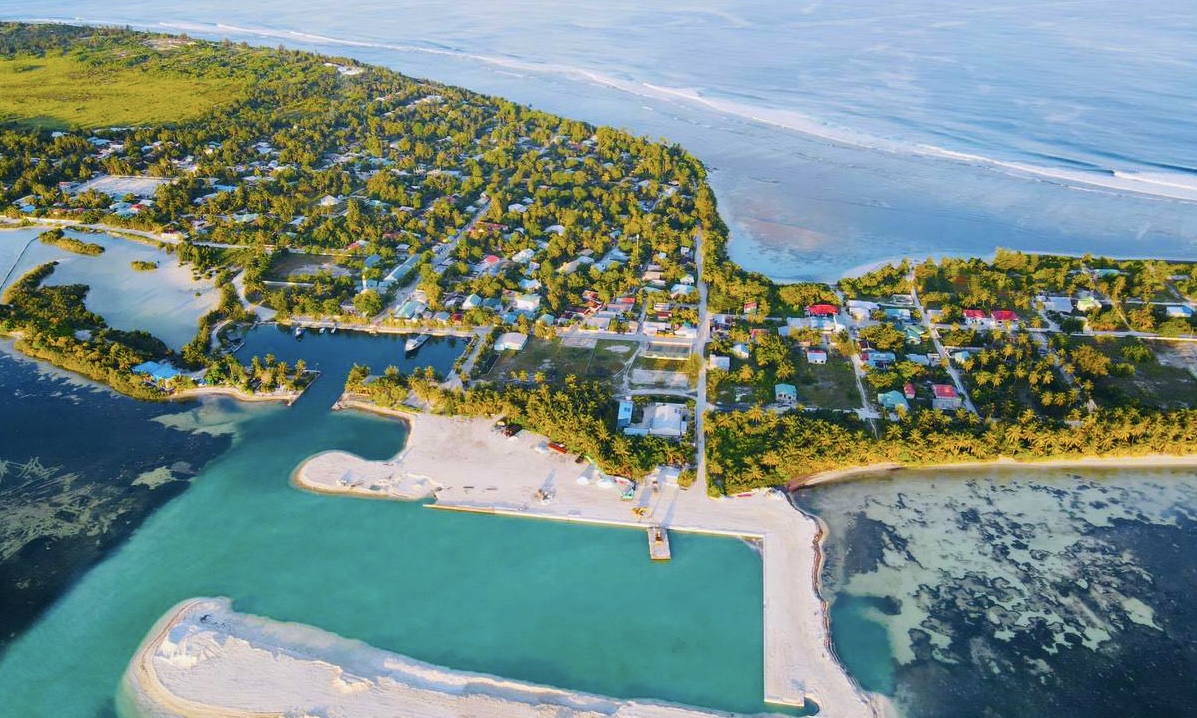 ހުޅުދޫ އާއި މީދޫއަކީ އައްޑޫ ސިޓީއާ ވަކިން އޮންނަ ދެ ރަށް ކަމުގައި ކަނޑައަޅައި، އައްޑޫސިޓީގެ އިޚްތިޞާސް އެކަށައަޅައިފި