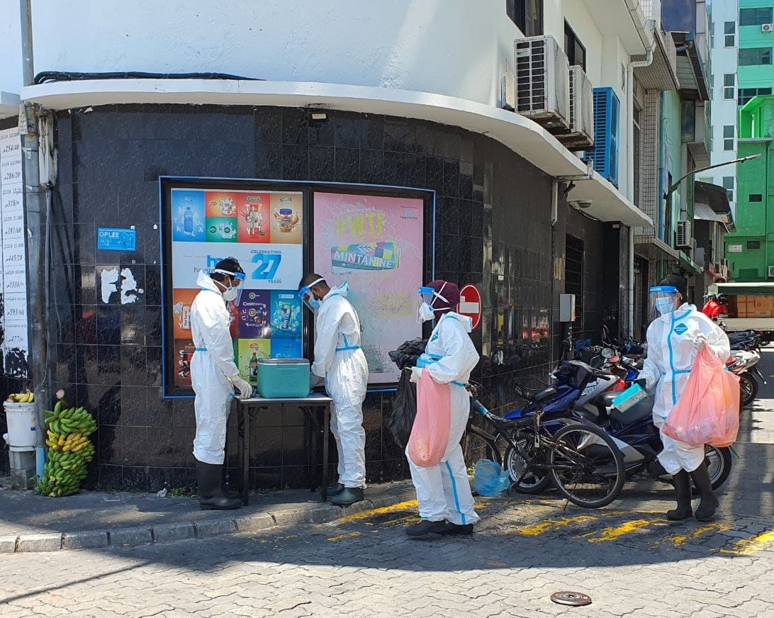 Random sample taking for Covid testing in Male' City. Photo: Shah, Ras Online.