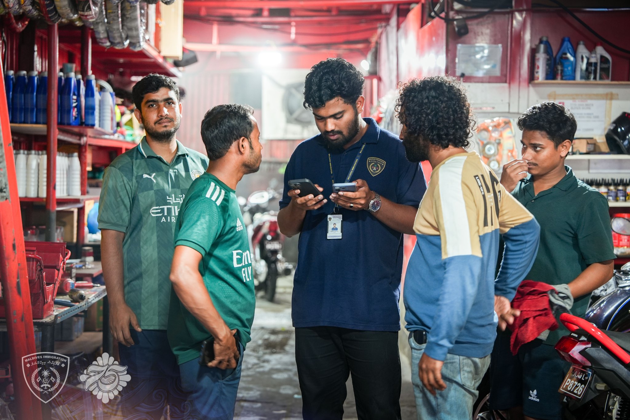 ހުޅުމާލޭގެ ގަރާޖުތަކެއް ފާސްކޮށް، 14 ބިދޭސީއަކު އަތުލައިގެންފި