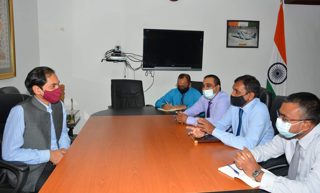 Indian ambassador to the Maldives, Sunjay Sudhit meeting with Maldives Civil Service Commission (CSC) members