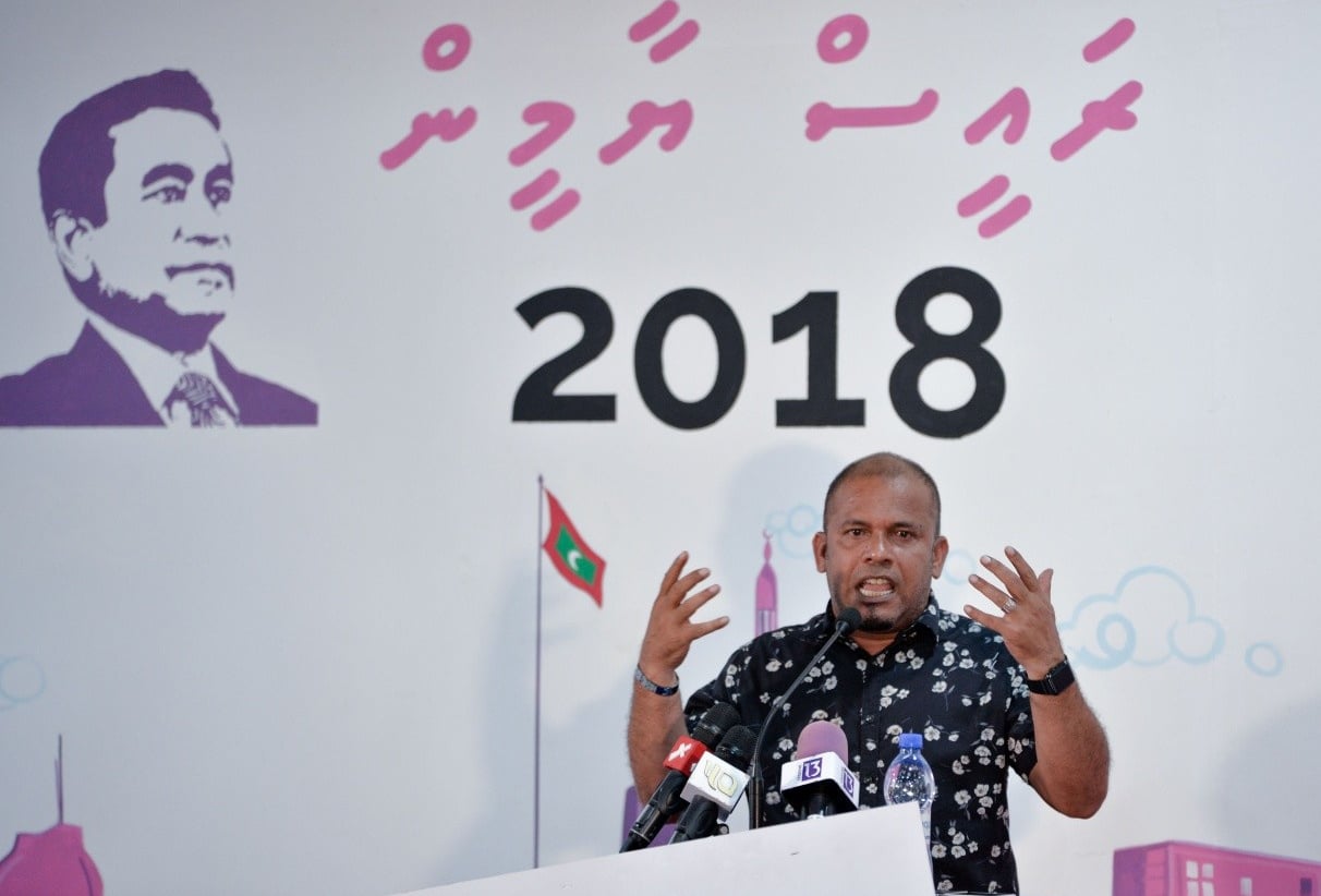 އީސީ ޝަރީފް ރައީސް ޔާމީނަށް; ބަލިޤަބޫލުނުކޮށް ތަންދޮރު ނުދަންނަ ޖާހިލެއްހެން ނޫޅުއްވާ!
