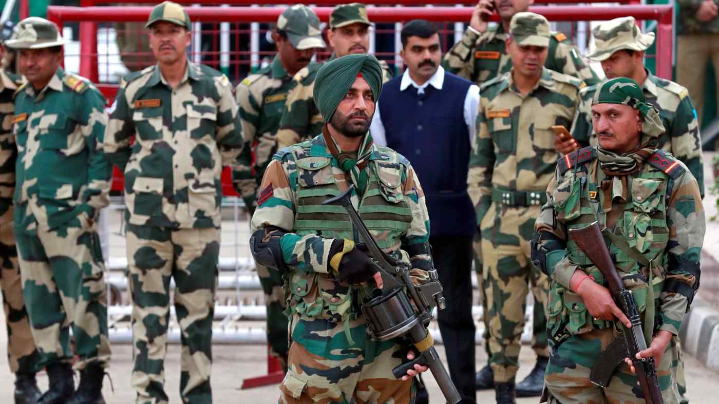 Indian soldiers stand guard near the border with Pakistan.  (Photo: Reuters)