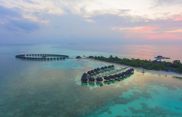 ލޯންޗަކަށް ރާޅެއް އަރައި މީހަކު ނިޔާވެ ކުޑަކުއްޖަކު ގެއްލިއްޖެ