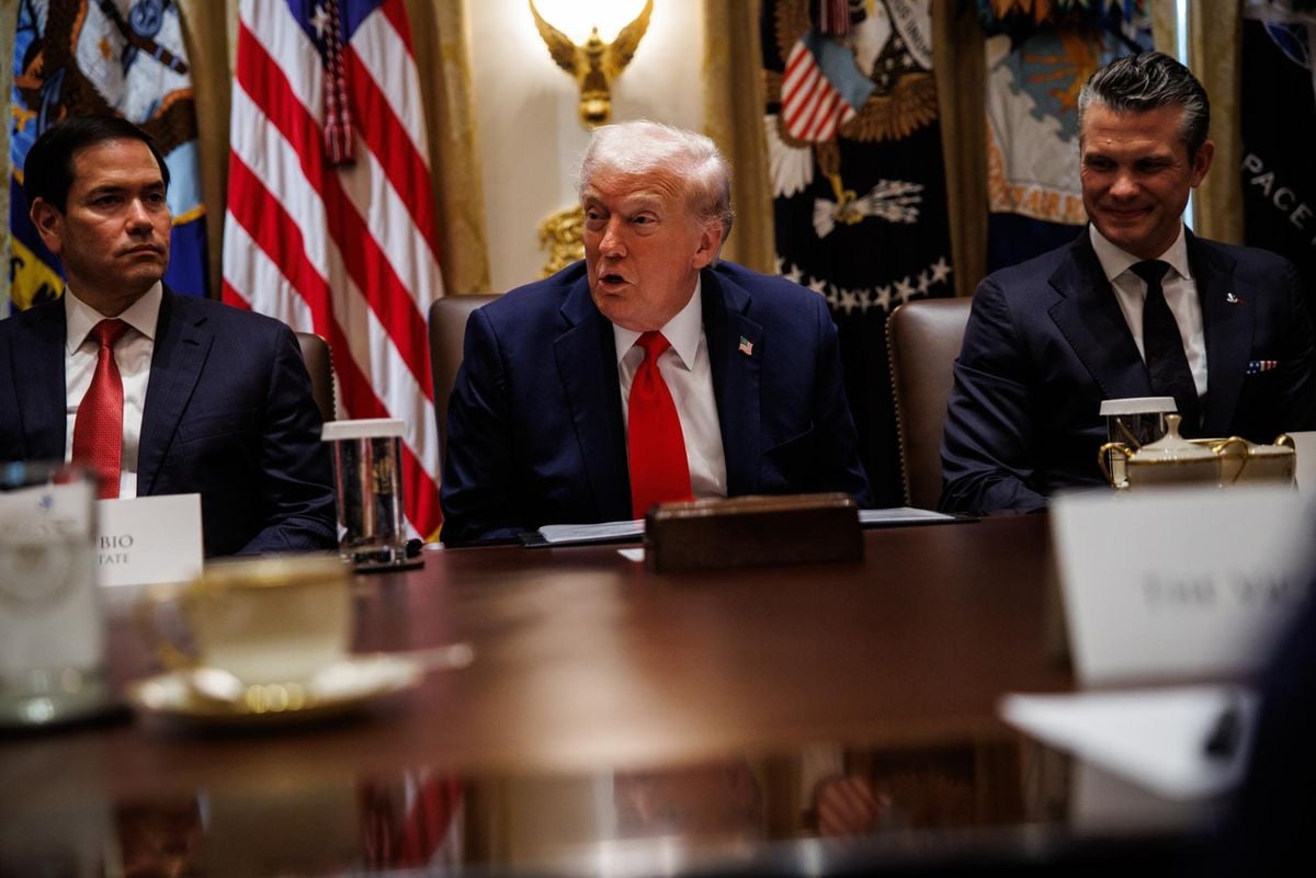 U.S. President Donald Trump, center, speaks during a Cabinet Meeting at the White House in Washington, Oct. 9. EPA-Yonhap