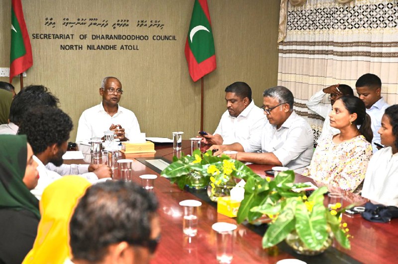 President Ibrahim Mohamed meeting with the Island Council and Women's Development Committee (WDC) members of Dharanboodhoo Island in the Faafu Atoll.