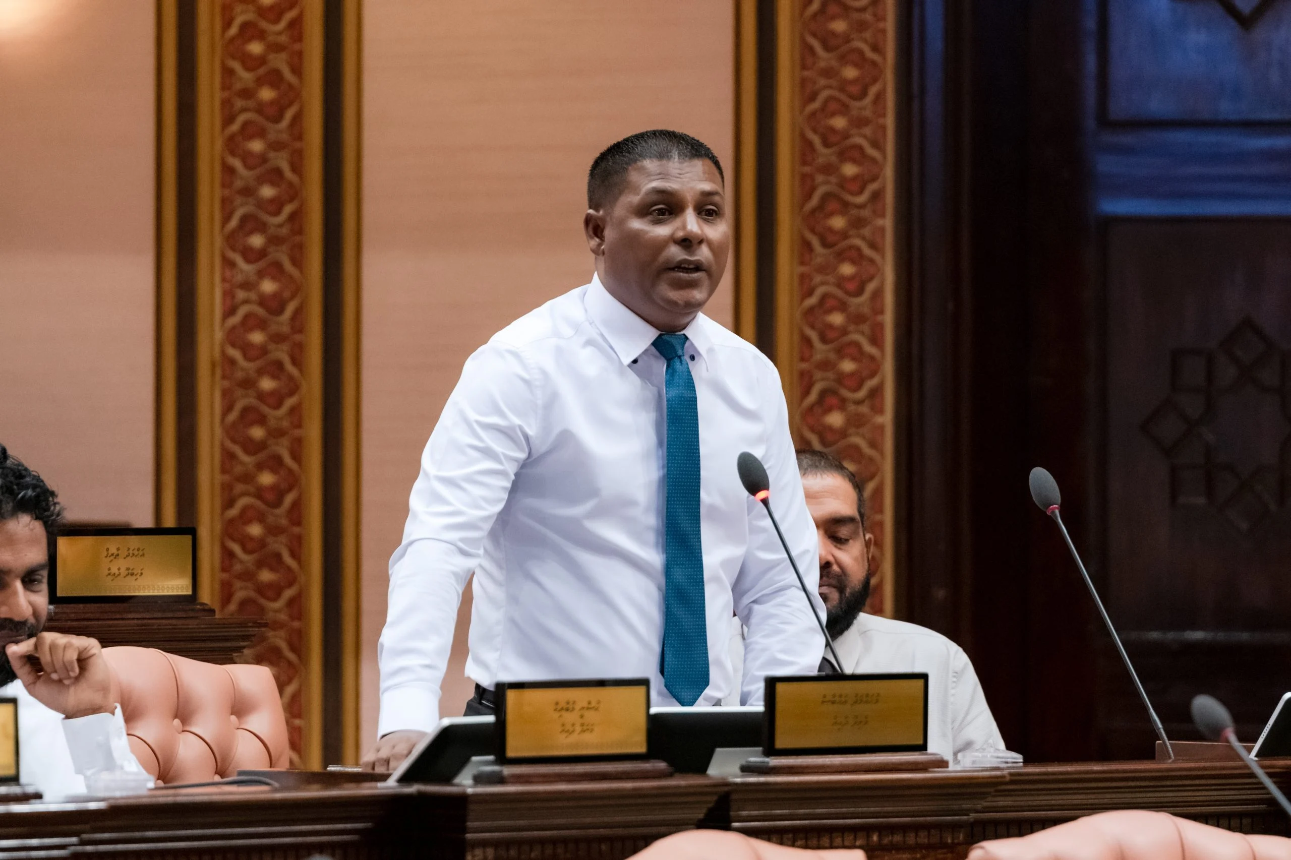 އައްބާސްގެ ސުވާލެއް: ޒުވާނުން ހައްލަން ލޯނު ދެނީ ޒުވާނުންނަކީ ގަމާރުން ކަމަށް ދެކިގެންތަ؟