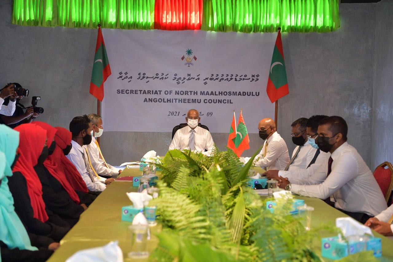 ރައީސުލްޖުމްހޫރިއްޔާ އިބްރާހީމް މުޙައްމަދު ޞާލިޙް ރ. އަނގޮޅިތީމު ކައުންސިލާއި އަންހެނުންގެ ތަރައްޤީއަށް މަސައްކަތްކުރާ ކޮމެޓީއާ ބައްދަލުކުރެއްވުން