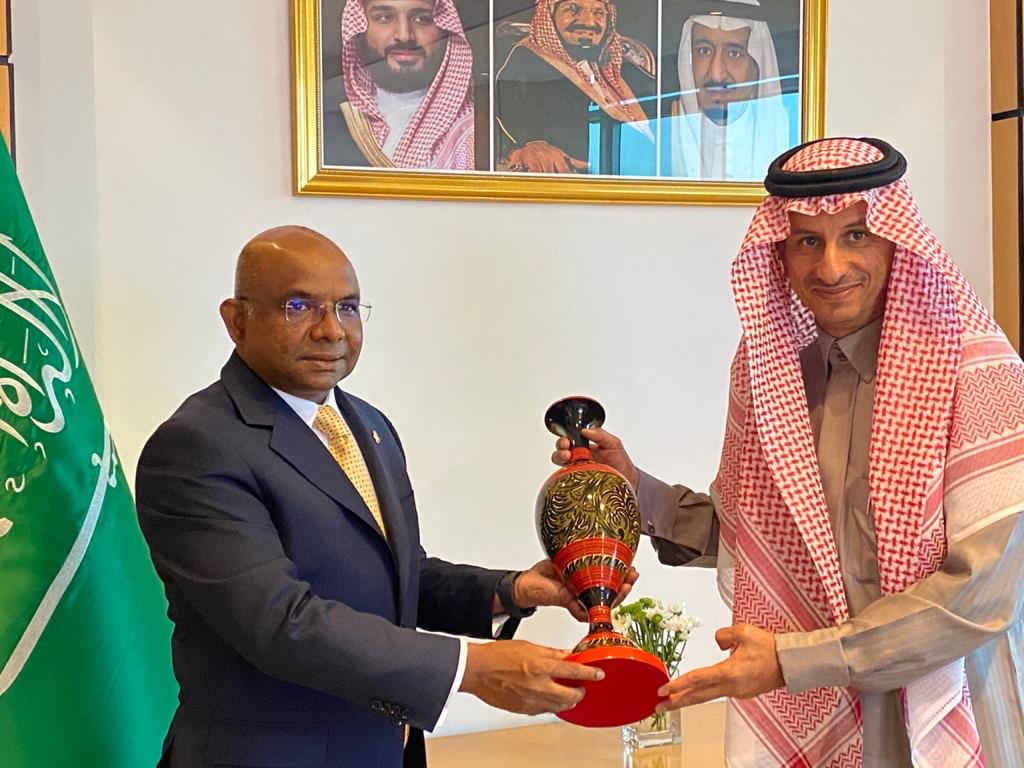 Minister of Foreign Affairs Abdulla Shahid and Ahmad Aqil al-Khatib, Minister of Tourism of Saudi Arabia. Photo: Foreign Ministry