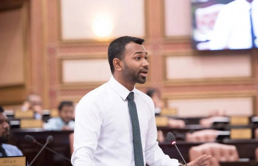 މަޖިލީހަށް ވަޒީރުން ގެނައުމަށް ހުރަސްއަޅައި، ޖަލްސާތައް ކެންސަލްކުރާތީ ގަރާރެއް