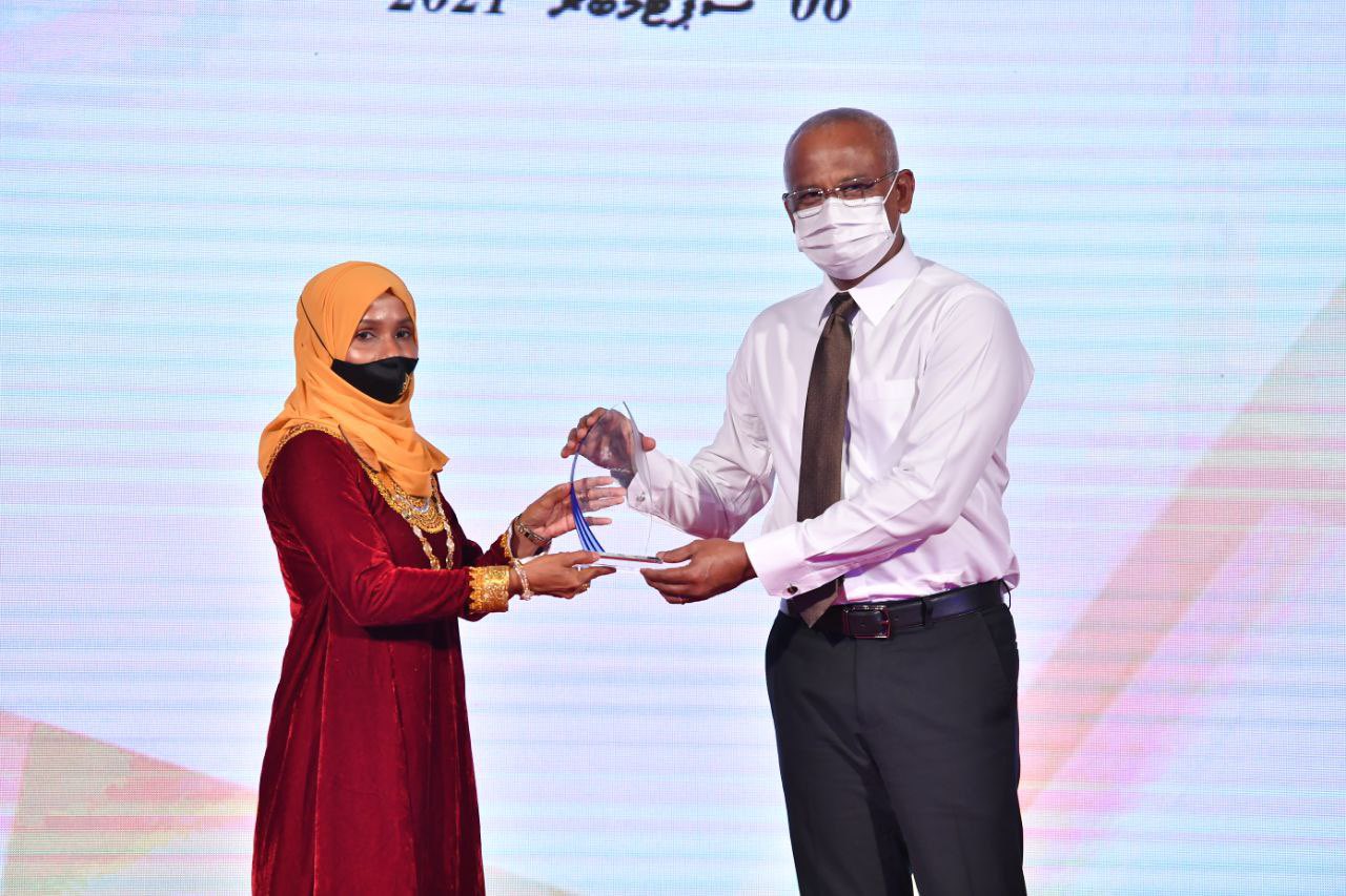 ރެހެންދި އެވޯޑް 14 ކަނބަލަކަށް