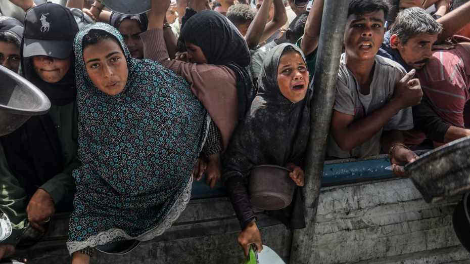 Charitable organizations distribute hot meals to Palestinians in the Al-Mawasi area of Khan Yunis, Gaza on May 12. Abed Rahim Khatib/Anadolu/Getty Images