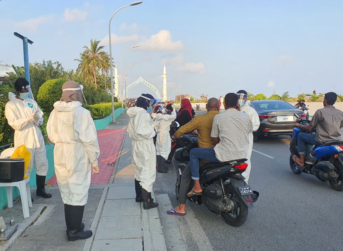 Random sample taking for Covid testing in Male' City. Photo: Shah, Ras Online.