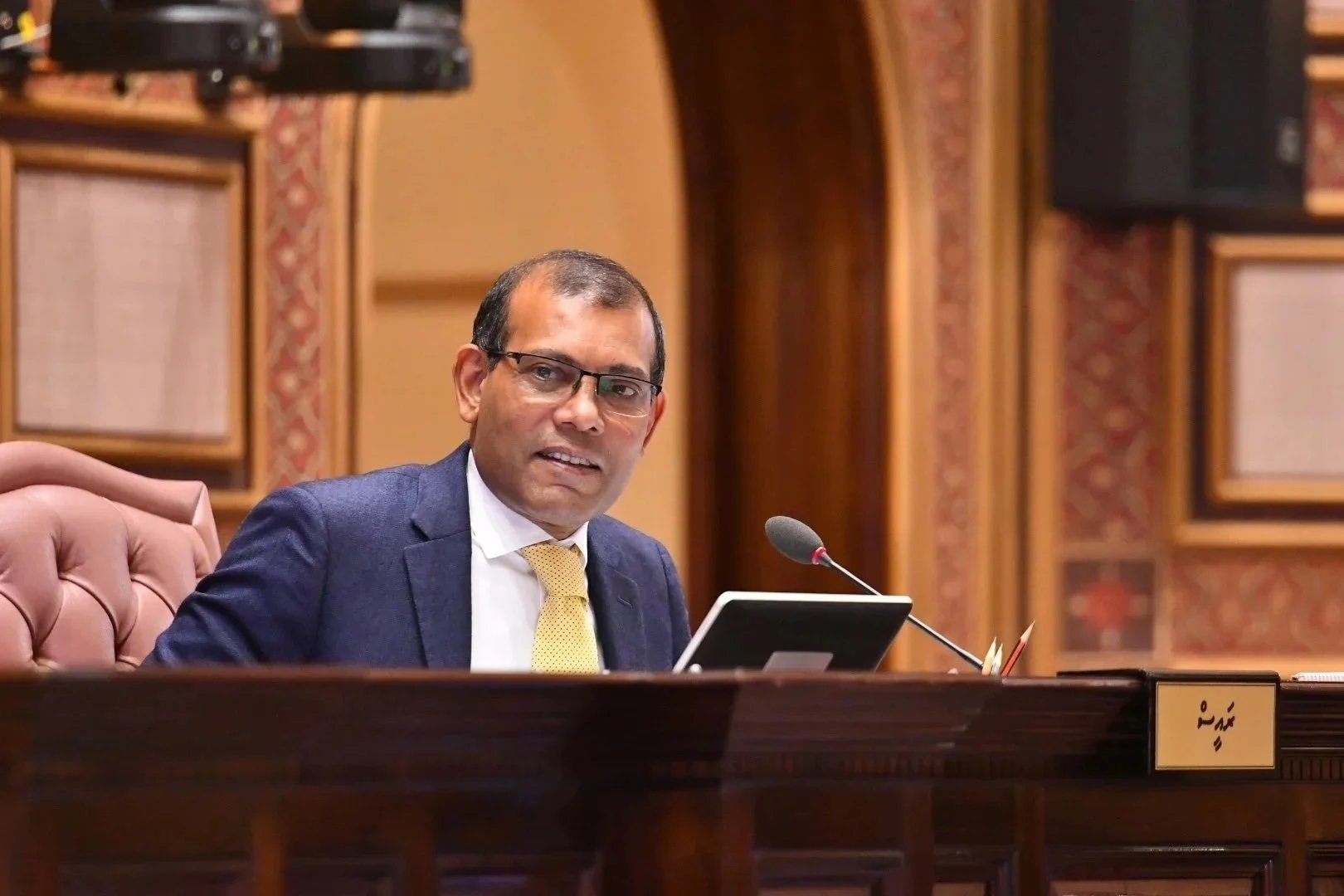 ރައީސް ނަޝީދުގެ މެސެޖެއް: އަޅުގަނޑު ކުރިމަތިލުމުގެ ވިސްނުން އެބަ ގެންގުޅެން. ކިހިނެއްތޯ ފެންނަނީ؟