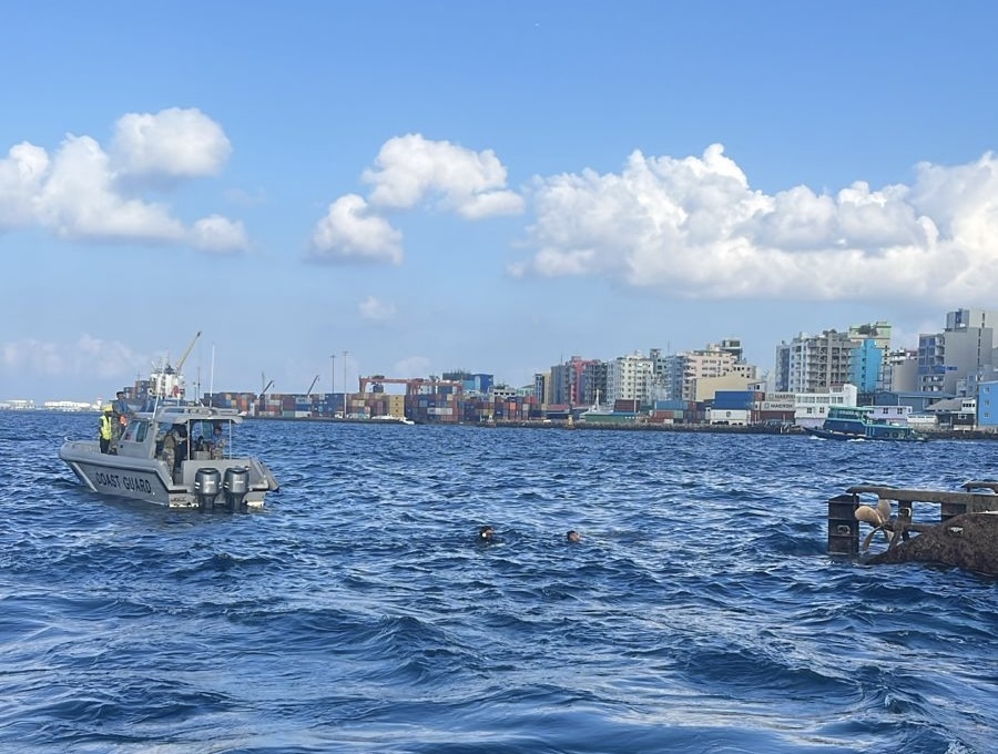 ކޮޅުވެއްޓިއެއް ބަންޑުން ޖަހާލައި އަނިޔާވި މީހުންނަށް ފަރުވާ ދެނީ