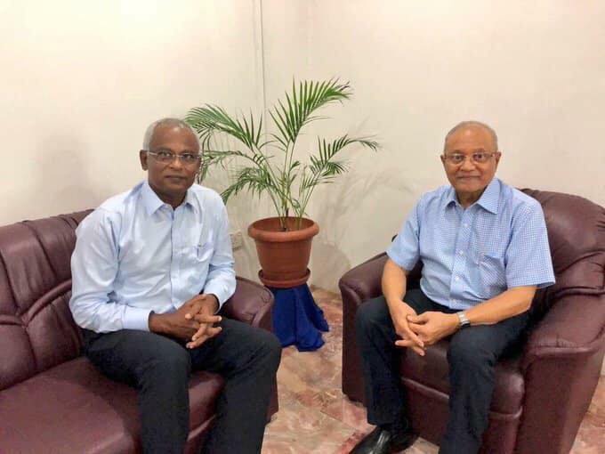 ރައީސް ސޯލިހް ރައީސް މައުމޫނާއި ބައްދަލުކުރައްވަނީ