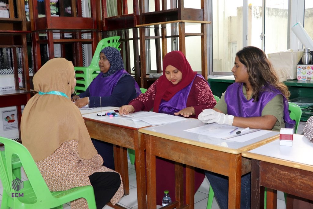 ދާދިފަހުން ކުރިޔަށް ގެންދިޔަ އައްޑޫ ރެފަރެންޑަމް