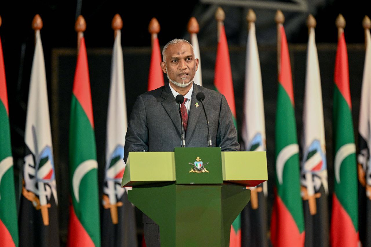 ގައުުމު ދިފާޢު ކުރެވޭނީ އަތުގައި އޮންނަ ފޯނުން؛ ވިސްނުން ގައުމާއި އެއްކޮޅަށް ބަހައްޓަންޖެހޭ: ރައީސް