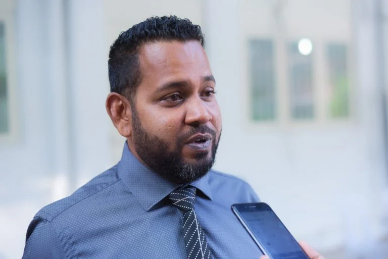 ރައީސް ޞާލިޙަށް ތާއީދުކުރާ މެންބަރުން ވަކިން ހަރަކާތް ބާއްވާތީ ނުރުހުން ފާޅުކޮށްފި