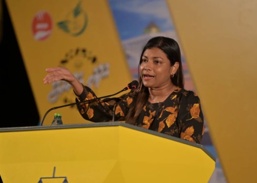 މާލޭގެ މޭޔަރުކަމަށް ގެންނަން ޖެހޭނީ ކަންކަން ކުރެވޭކަން ސާބިތުކޮށްދީފައި ހުރި، ހިންގުންތެރިއެއް: ރޮޒެއިނާ