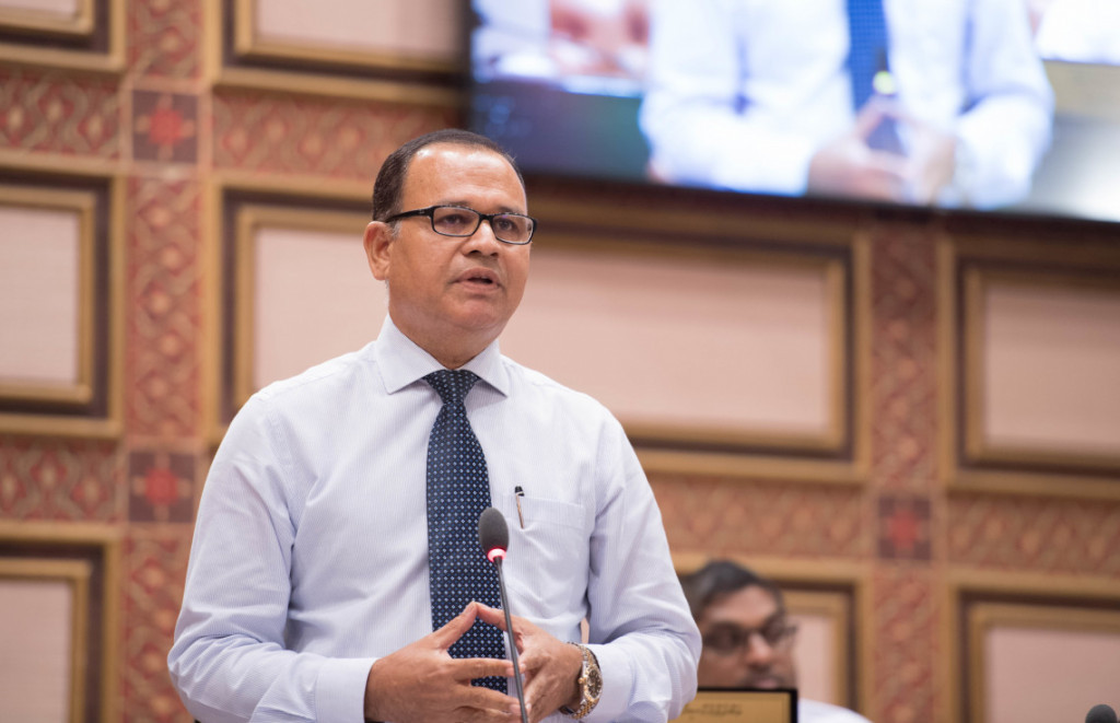 އޭސީސީ މެމްބަރުން އިސްތިއުފާ ދިނީ ސަރުކާރާއި މަޖިލީހުގެ ނުފޫޒުން: އާދަމް ޝަރީފް