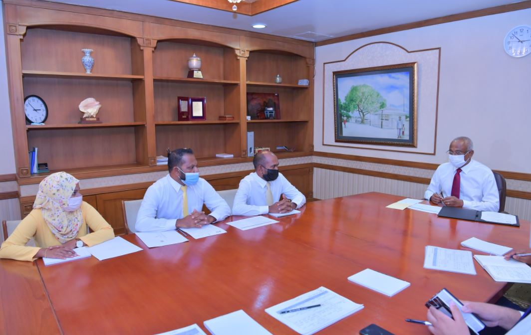 ގެމަނަފުށި ކައުންސިލްގެ ކަންބޮޑުވުންތައް ހައްލުކޮށްދޭން މަސައްކަތްކޮށްދޭނަން: ރައީސް