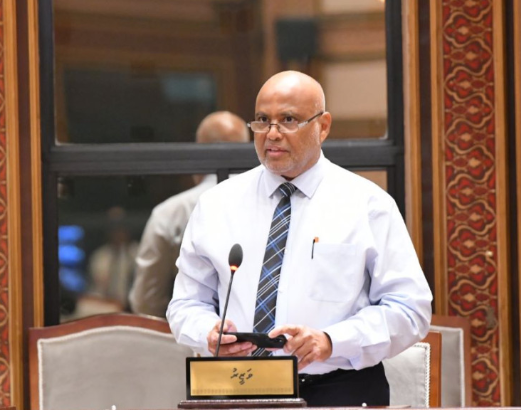 ހައިދަރު މަޖިލީހުގެ ޖަލްސާއެއްގައި ޖަވާބު ދާރީވަނީ