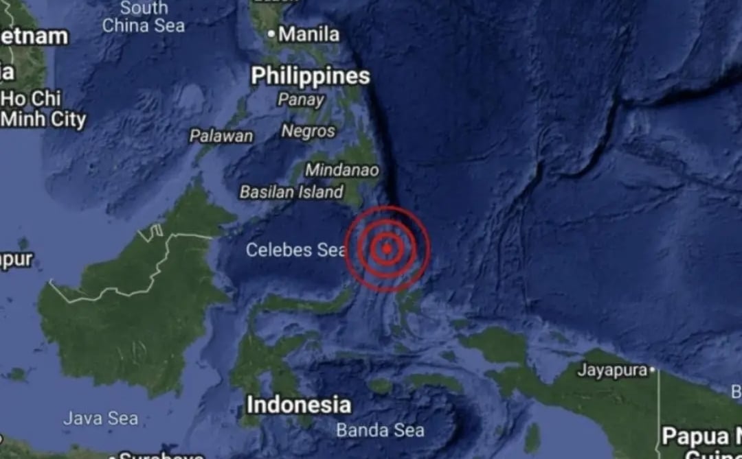 އިންޑޮނޭޝިއާ އަށް 7.1 މެގްނިޓިއުޑްގެ ބާރުގަދަ ބިންހެލުމެއް އަތުވެއްޖެ